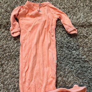NWOT Goumi Kids x Babylist coral bamboo/organic cotton sleep gown newborn